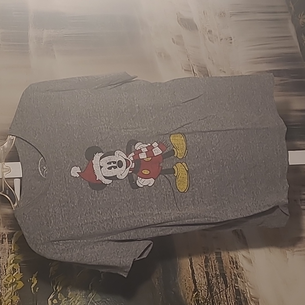 Disney Mickey Mouse Holiday Santa Hat Womens Medium Tshirt